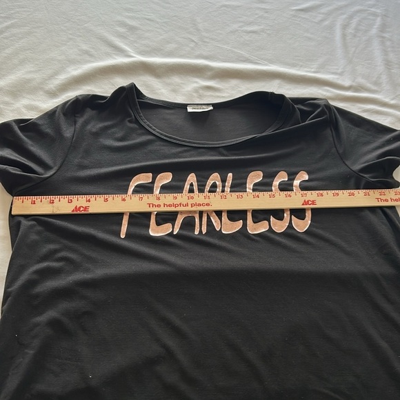 Free Kisses Plus Fearless Black and Metallic T-Shirt Sz 2X - Picture 6 of 10